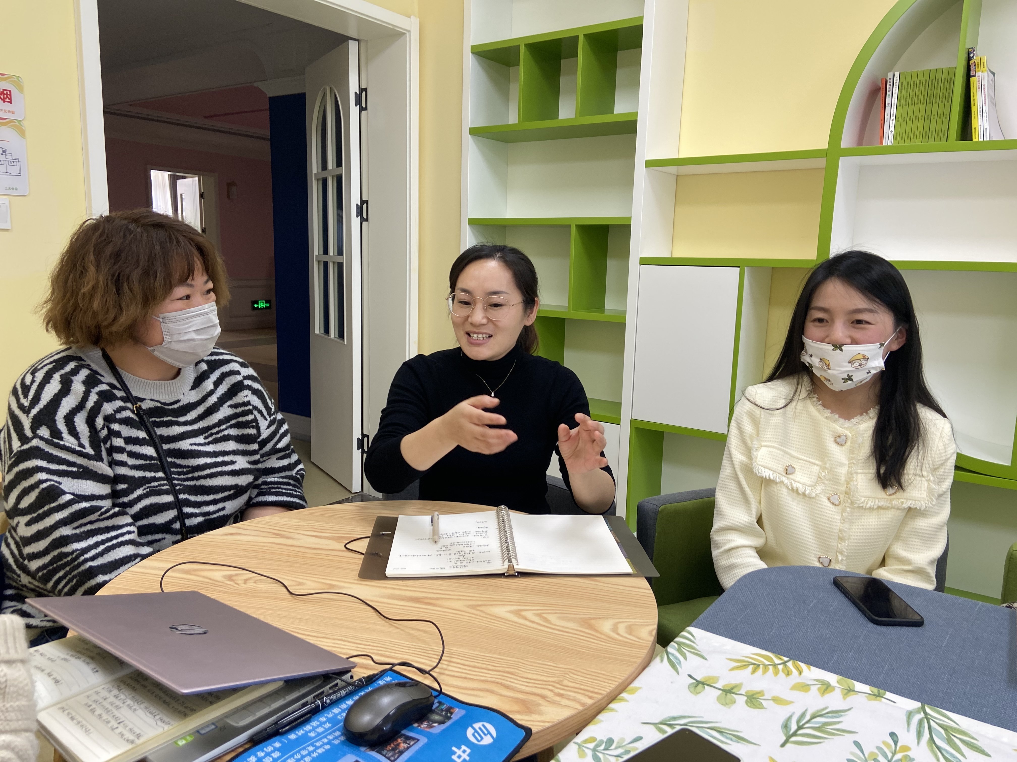 课程审议新闻(1)(1)_html_m32df2424.jpg