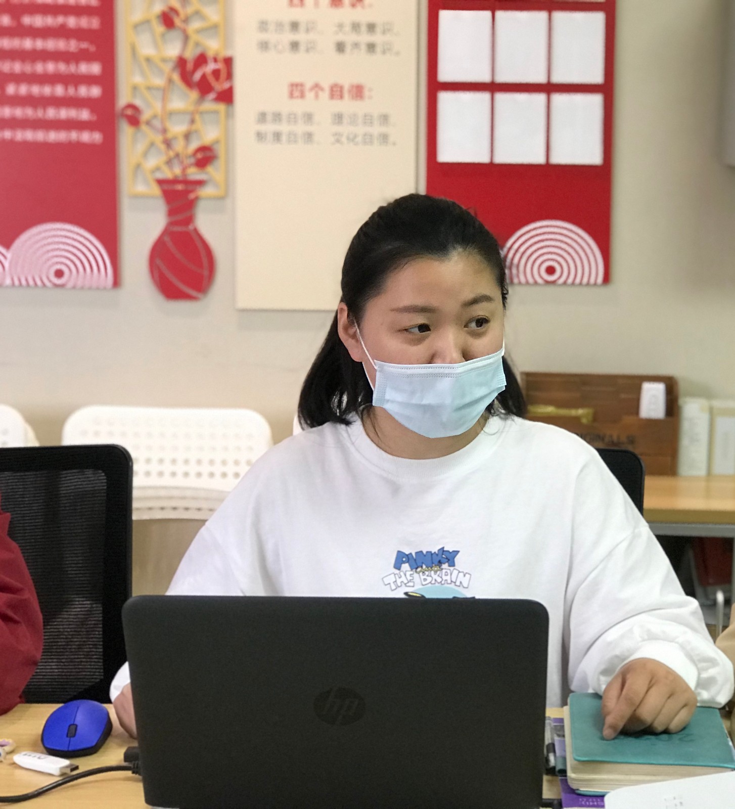 郭老师介绍活动内容.jpg