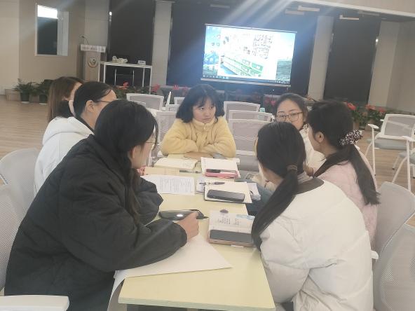 班级资源库教研新闻：关注生活中的教育价值 优化班级资源库_html_5a29264a.jpg