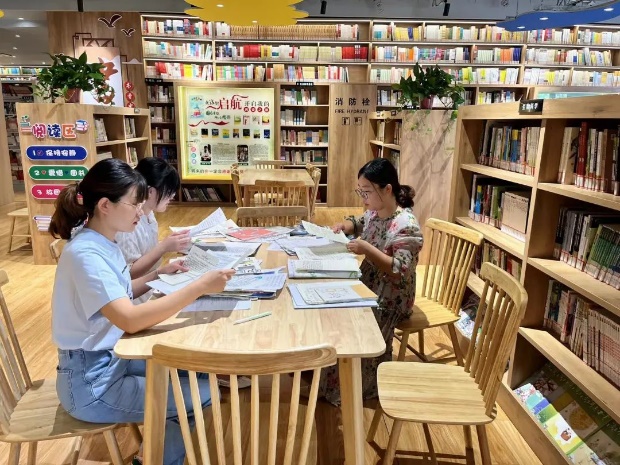 【纯正迈初·教学】砥砺深耕展风采，微课大赛促成长_html_m7509aa7b.jpg