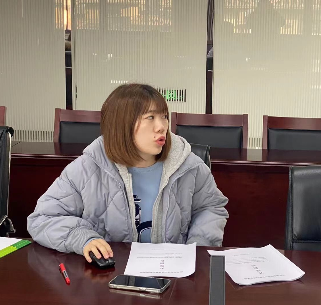 杭雅洁.jpg