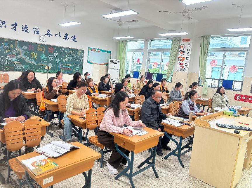 新闻报道(11.5）_html_m4b41bca3.jpg