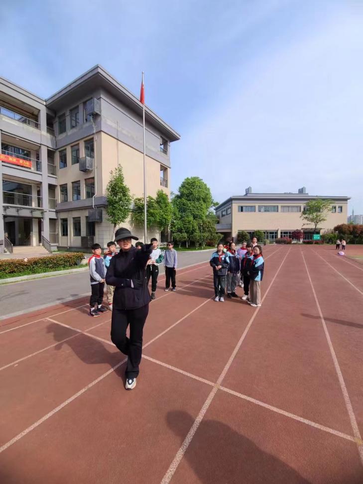 加强体育训练  争做同行好少年_html_m6958bbdf.jpg