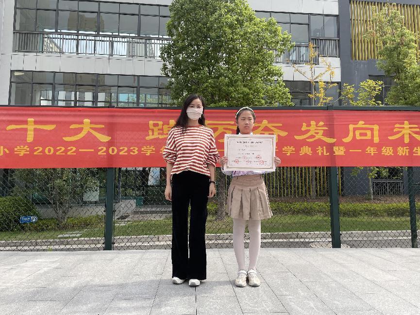 四4班第五周升旗仪式报道_html_5e4bfccd.jpg