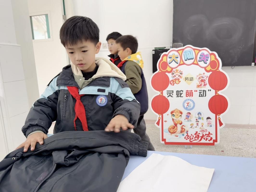 【正学丁三】灵蛇启智 精彩无“笔”—— 南京市丁家庄第三小学一、二年级无纸化测试活动_html_3c20a386.jpg