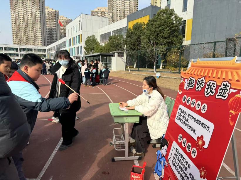 满媛 游园会 报道(1)_html_m1b988eb5.jpg