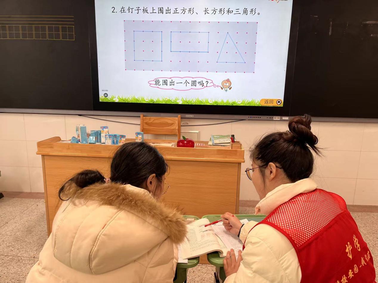 数学组第三周集体备课活动侧记_html_cf147b5.jpg
