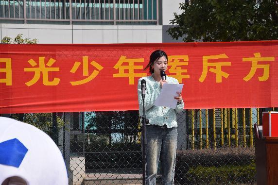【正学丁三】“竞技绿茵，闪亮人生”——南京市丁家庄第三小学第三届校园足球春季联赛开幕式活动侧记_html_6553045c.jpg