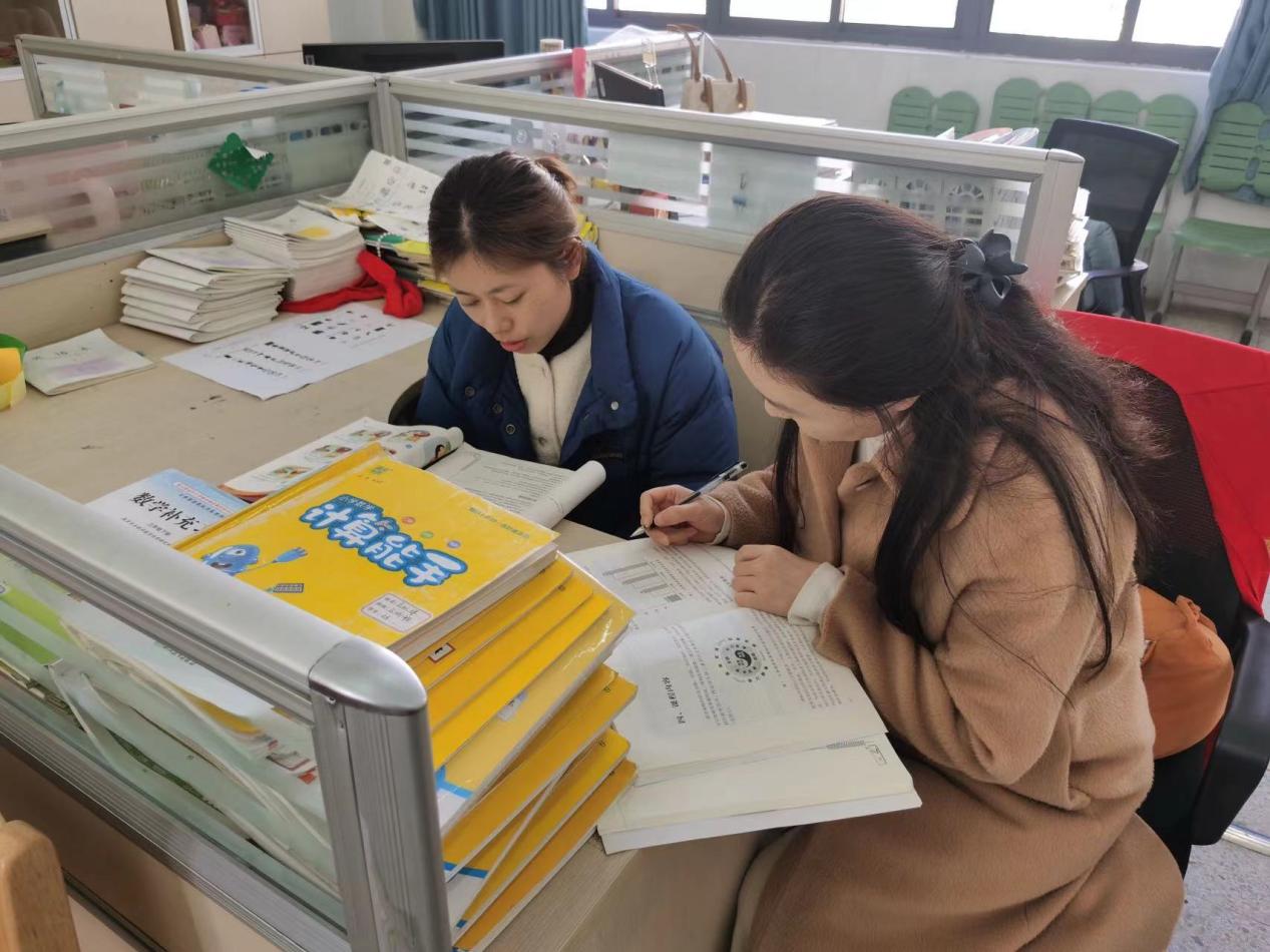 【正学·丁三】集备智慧，共促成长——丁家庄第三小学英语组第五周集体备课(1)_html_m72945553.jpg