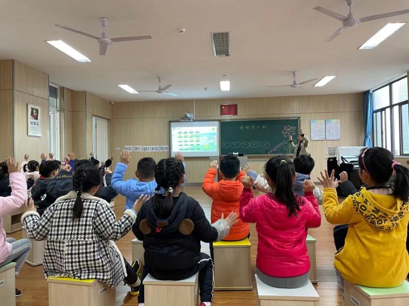 【正学丁三】课前三分钟，精彩各不同_html_1c10ef5f.jpg