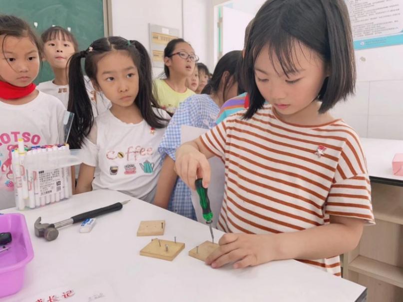 无纸化测评丁三小学活动侧记(新)_html_m6f2e9acc.jpg