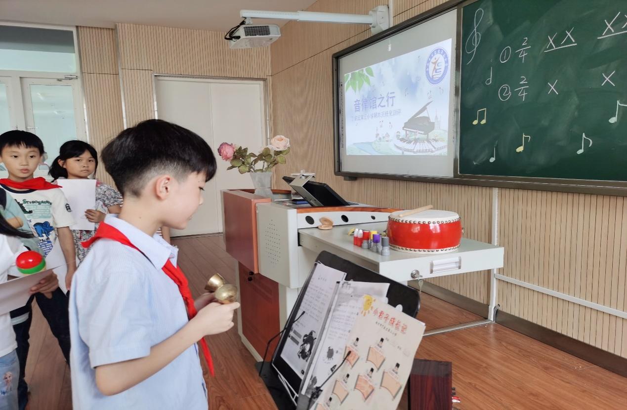 无纸化测评丁三小学活动侧记(新)_html_7426d140.jpg
