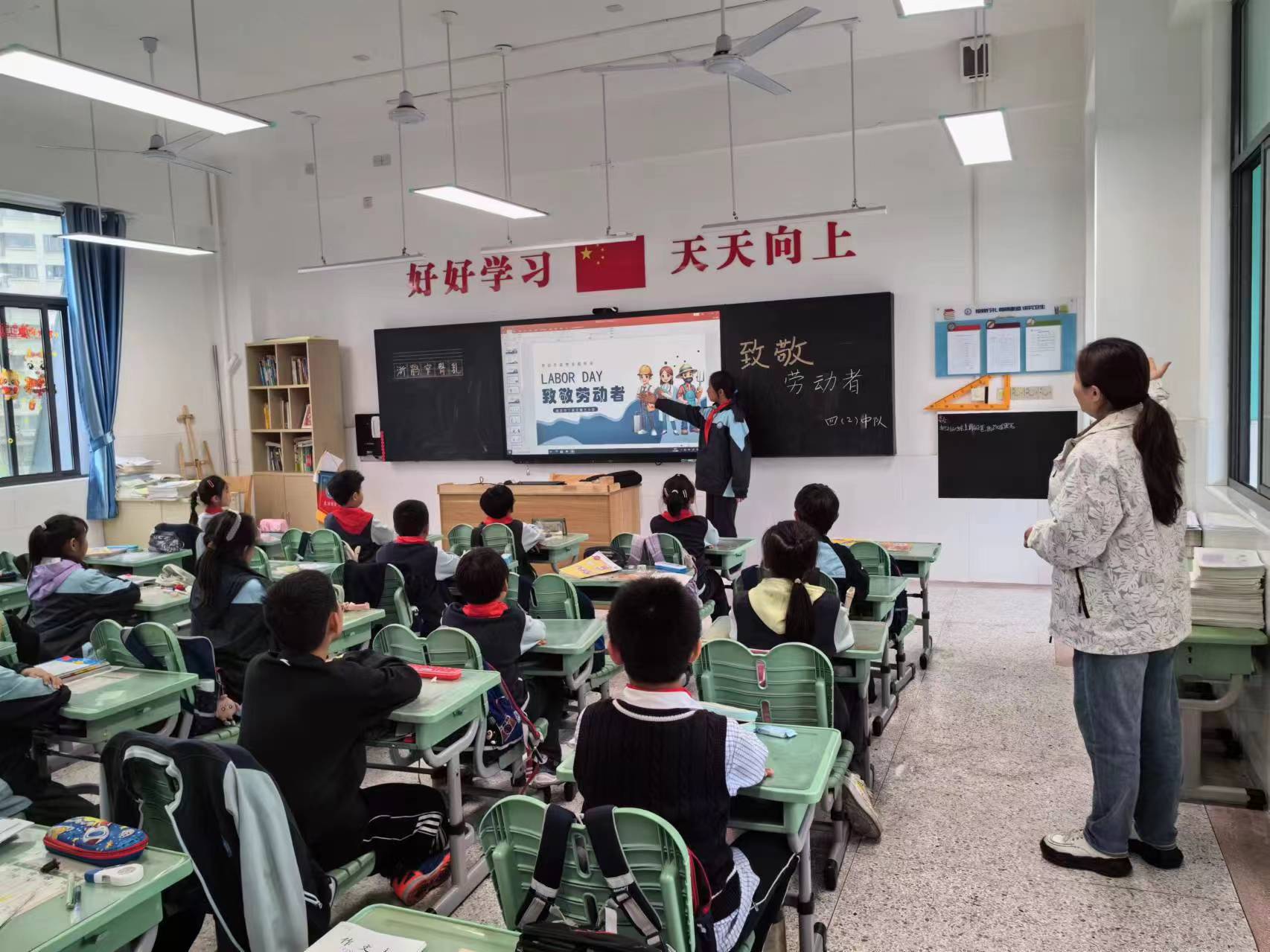 【正学丁三●德育】“立德树人，劳动为先”南京市丁家庄第三小学劳动节主题班会活动侧记_html_70db6f39.jpg