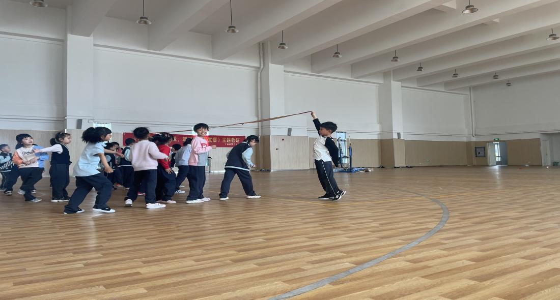 朱晓燕体育研讨课《快速跑》报道_html_m19bad86a.jpg