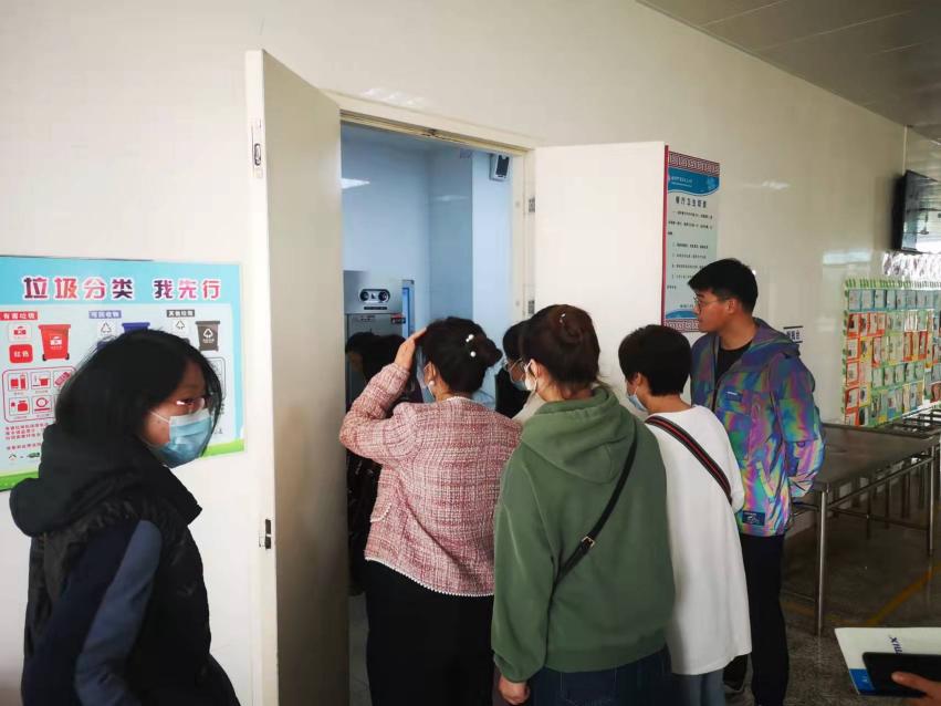 【正学丁三】每“食”每刻，尽“膳”尽美——丁家庄第三小学膳委会活动侧记_html_93f2e68.jpg