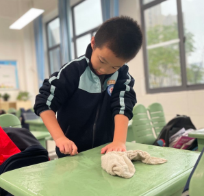 【正学丁三·德育】家校齐心协力，共建美丽校园——丁家庄第三小学大扫除活动侧记_html_m6ef2677c.png