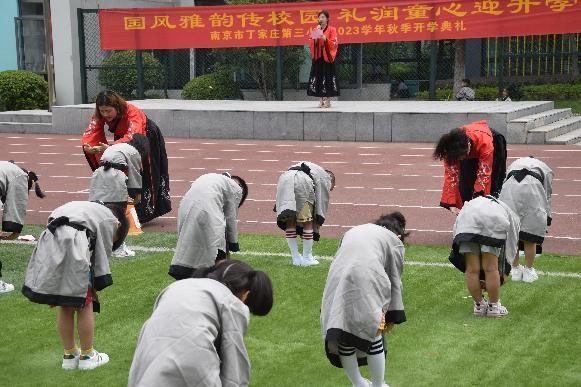 【正学丁三】“成长新起点，乐启新征程”——南京市丁家庄第三小学一年级新生秋季入学活动_html_m557be64d.jpg