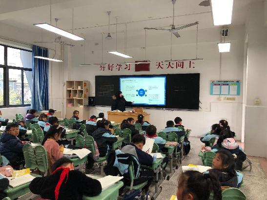 主题班会报道_html_3a5e130.jpg