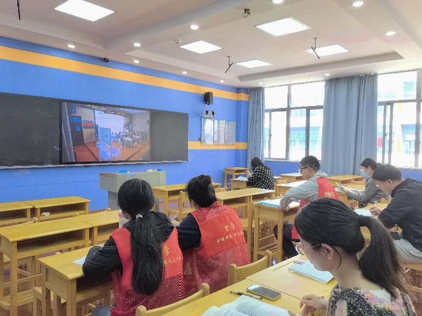 数学组第十周集体备课活动侧记_html_m7ed47d43.jpg
