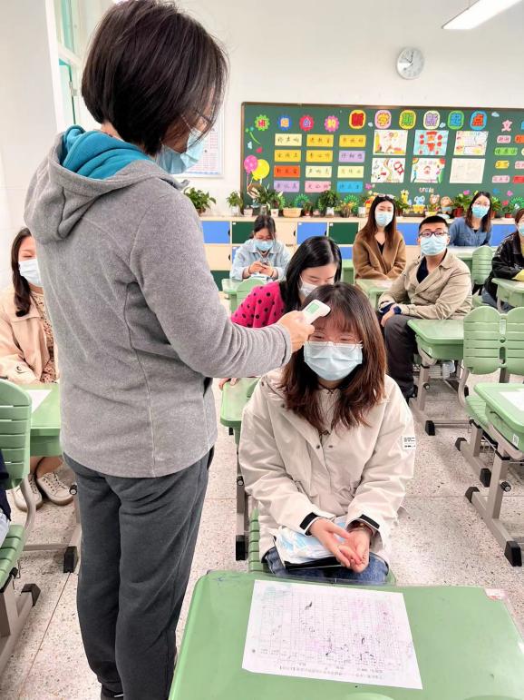 【正学丁三】筑牢防线，全力以“复”——丁家庄第三小学返校复学疫情防控演练侧记_html_m7e6edcc6.jpg