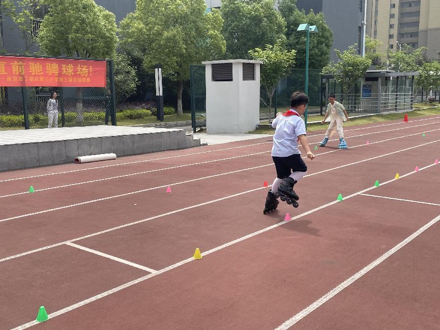 多彩展示庆六一  同心共育阳光娃_html_mc146453.jpg