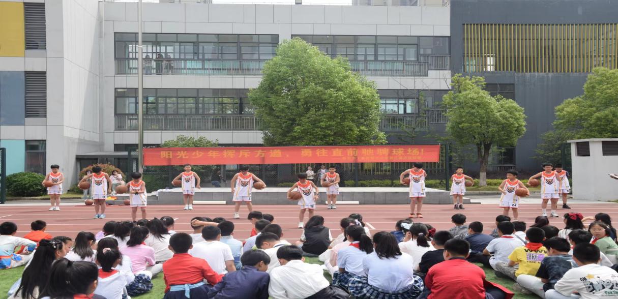 多彩展示庆六一  同心共育阳光娃_html_m319475f5.jpg