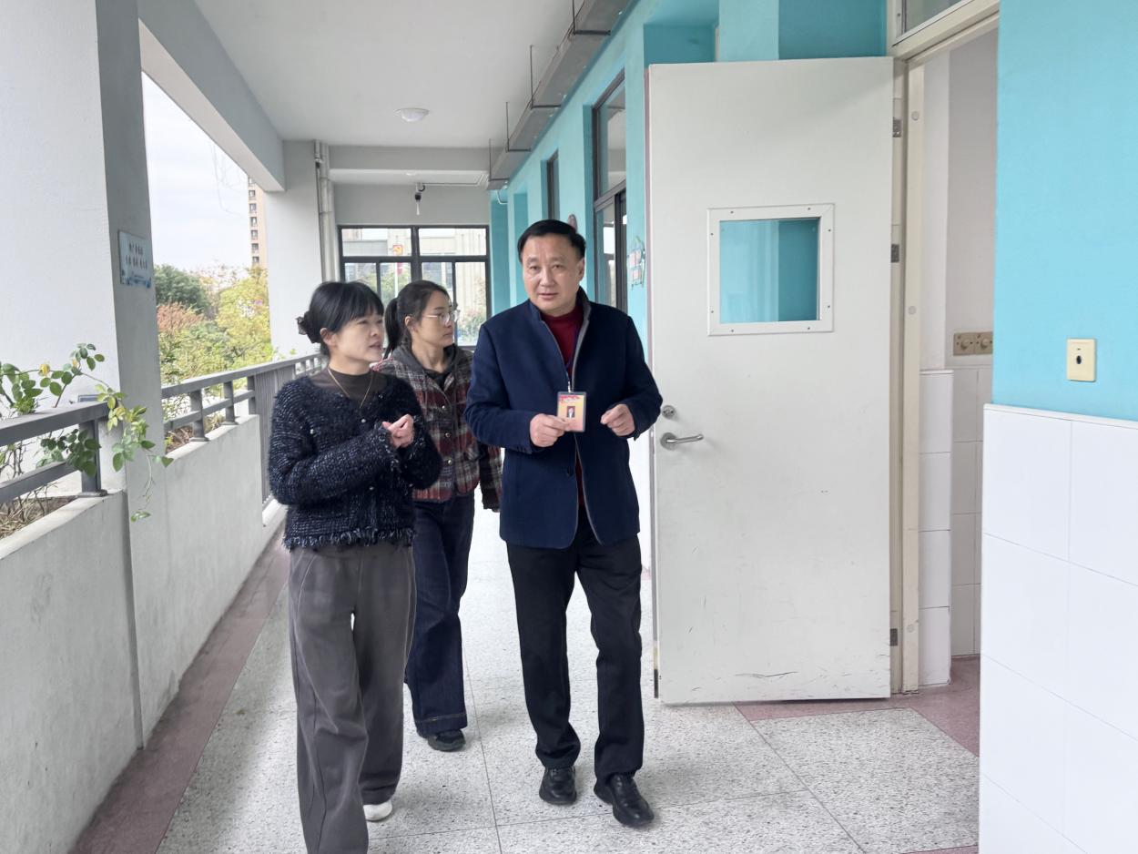 【正学丁三&middot;督导】督学进校园，把脉“作业&middot;考试&middot;健康”——十一月挂牌督导侧记_html_m82e5f22.jpg