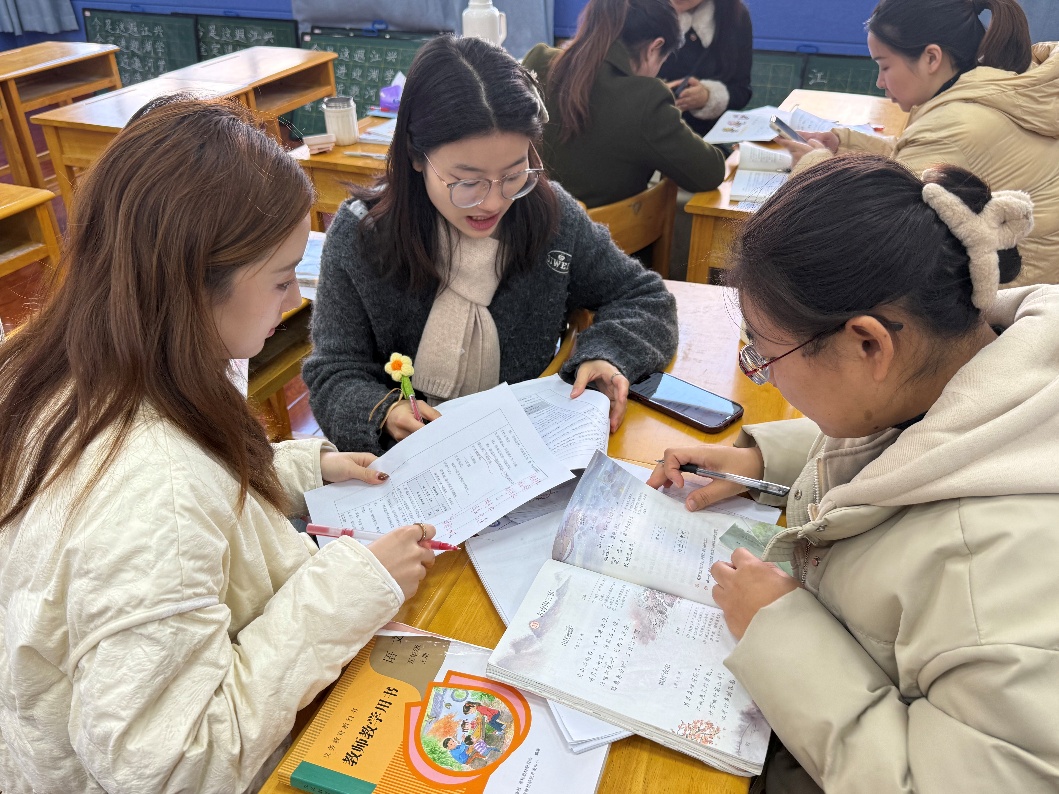 【正学丁三·教学】聚焦核心素养 筑牢教学根基——南京市丁家庄第三小学语文组第六次集体备课活动侧记_html_m426a29a.jpg