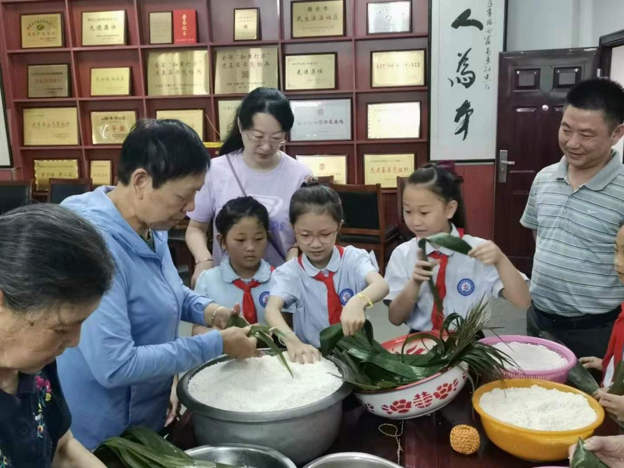 【正学丁三】浓情端午 香飘满园_html_44fc59d.jpg