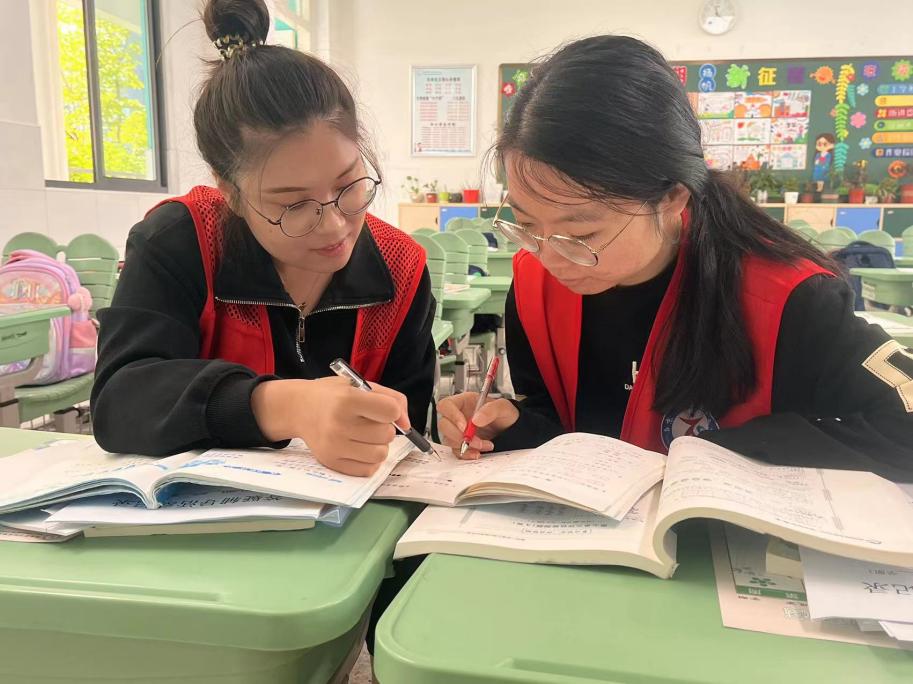 数学组第七周集体备课活动侧记(1)_html_m5b884e2f.jpg