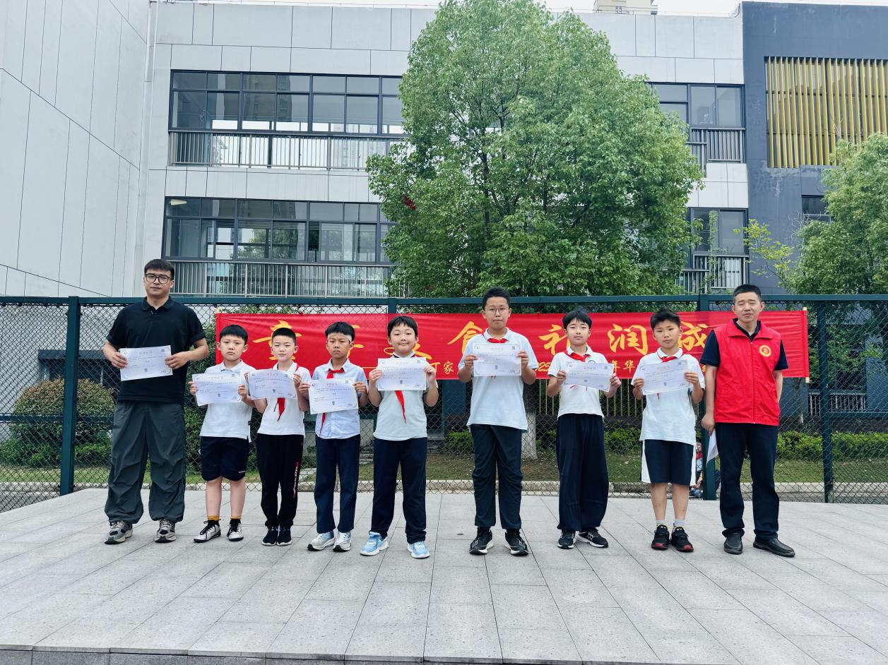 6.9升旗仪式新闻稿_html_m512e1f1a.jpg