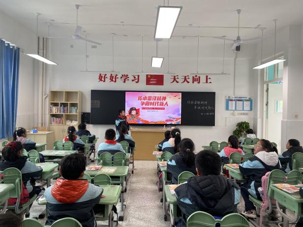 【正学丁三】传承雷锋精神，争做时代新人——南京市丁家庄第三小学开展学习雷锋主题班会侧记_html_649ea98d.jpg