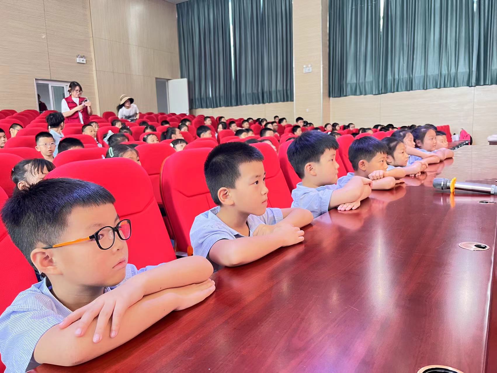 【正学丁三·德育】“丝弦戏韵进校园，传承文化吐芬芳”——南京市丁家庄小学戏曲进校园主题活动侧记   _html_m49f5a53e.jpg
