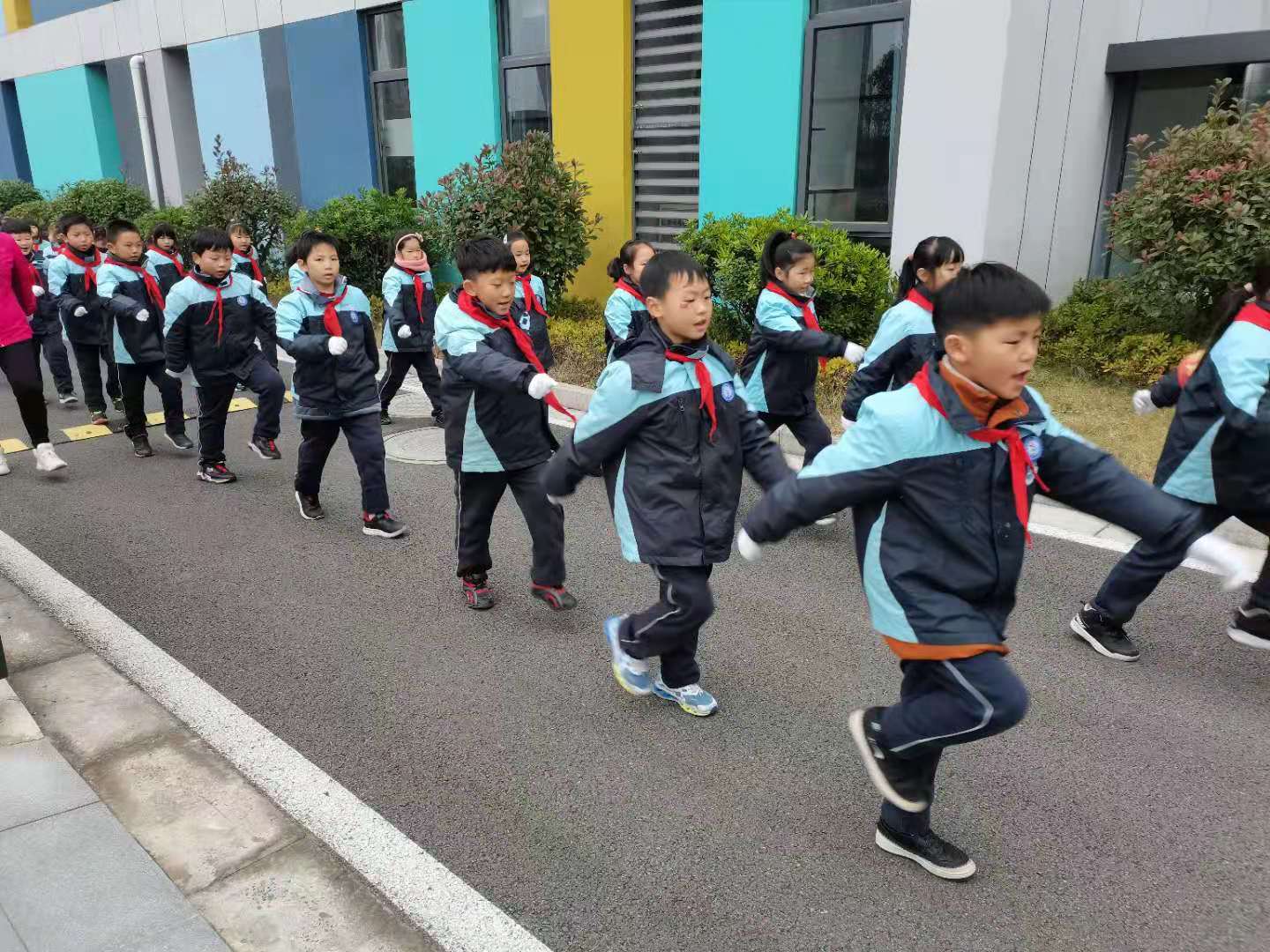 广播操报道  巩玥_html_m5a37e481.jpg