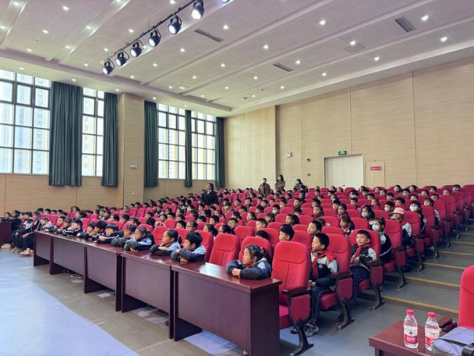 【正学丁三·德育】弘扬宪法精神 争做宪法卫士——南京市丁家庄第三小学校园法治宣传教育系列活动_html_m42f9ff1d.jpg