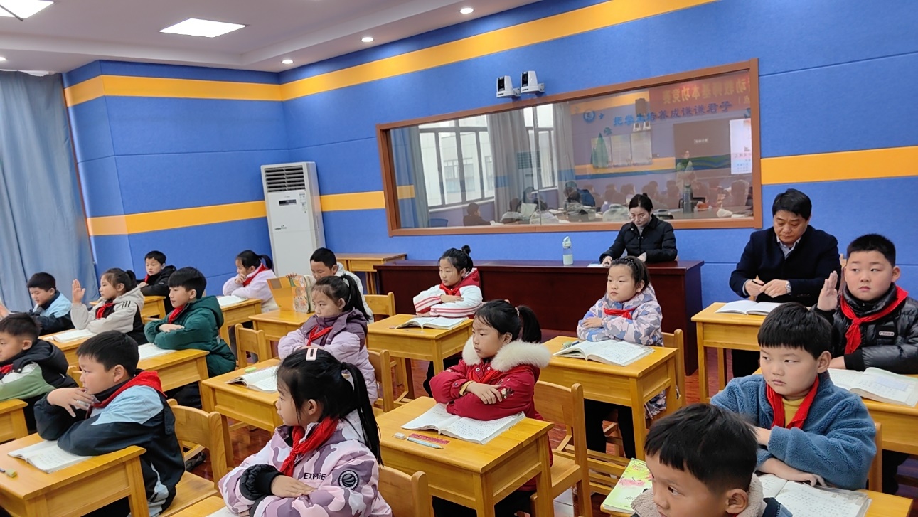 新锐教学，青春展翅——丁家庄第三小学青年教师展示课docx_html_m4b64e2f0.jpg