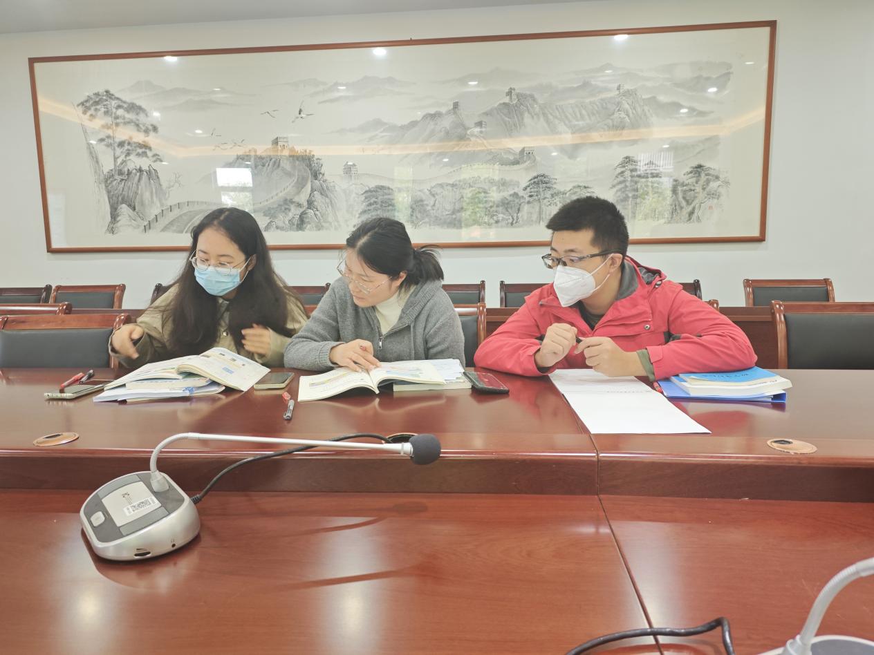10.22数学组第八周集体备课活动侧记_html_m59442a97.jpg