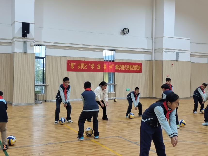 【正学丁三·教学】激情澎“排”垫出精彩—丁家庄第三小学体育组校本主题研修活动（一）_html_m397249f2.jpg