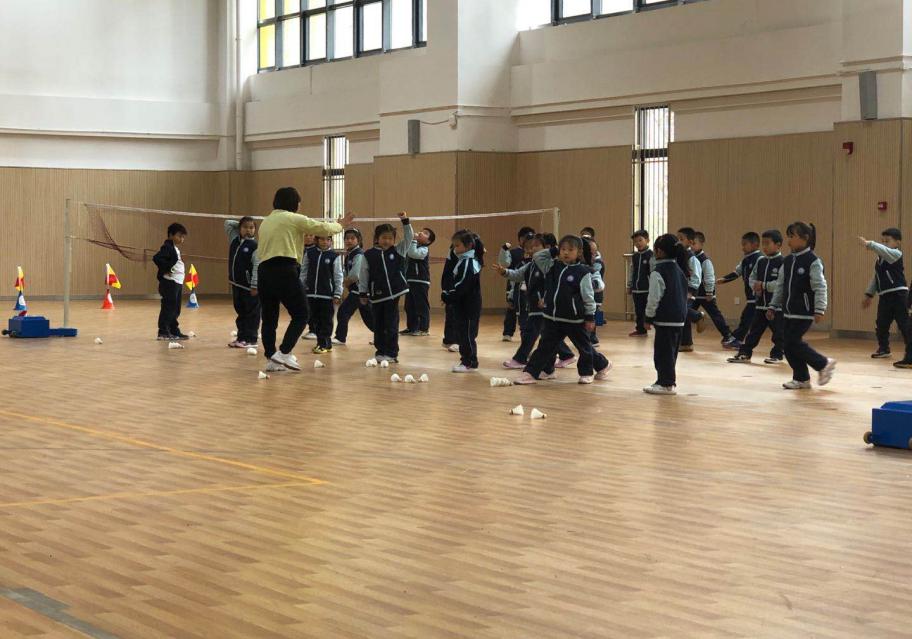 朱晓燕体育研讨课《持轻物投掷》报道_html_38c5fdb7.jpg
