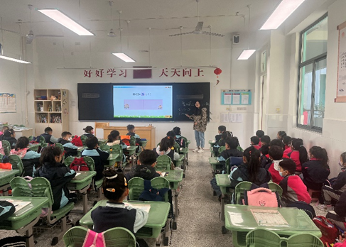 3.13迈幼三园大班参观丁三小学活动侧记_html_53d11e3b.png