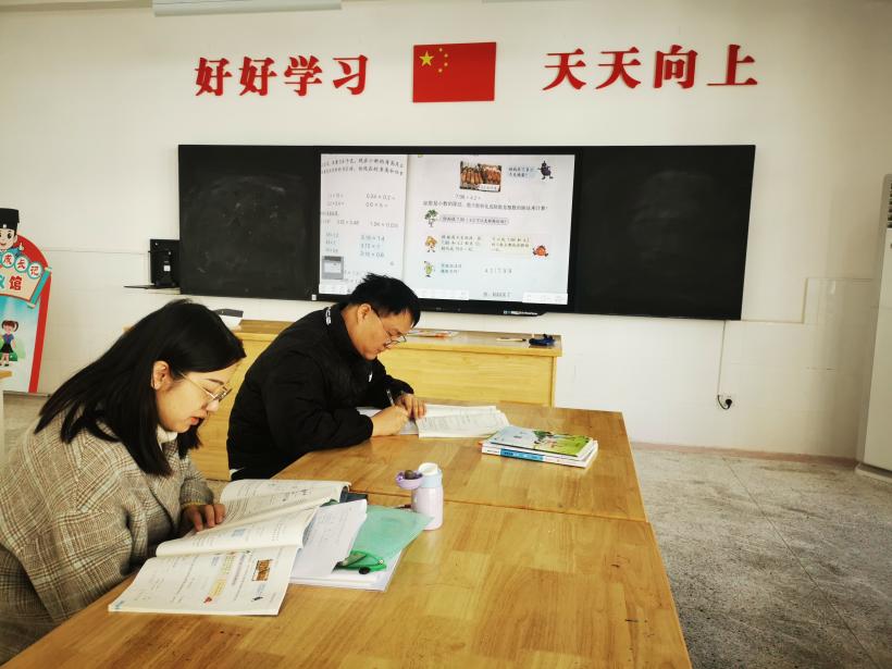 数学组第十一周集体备课活动侧记_html_m1d55eacf.jpg
