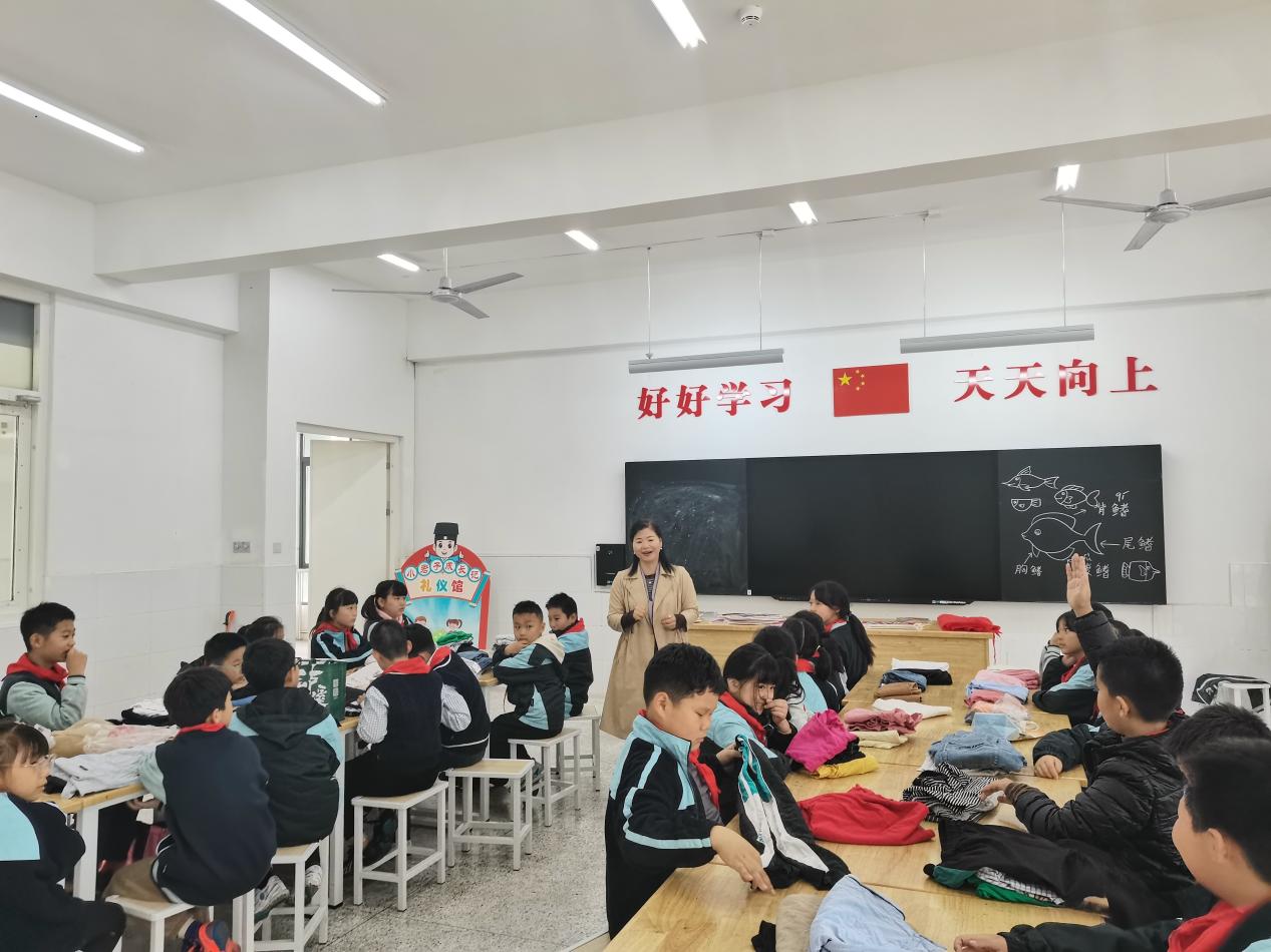 【正学丁三德育】收方寸之间 纳整理之美“行知小先生”生活礼仪课堂之收纳整理活动_html_7ec30a0c.jpg