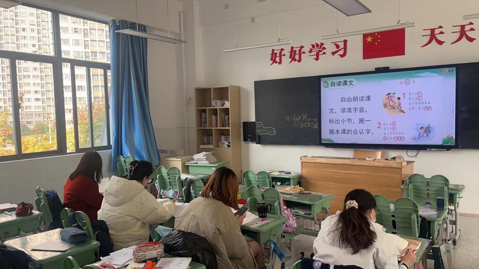 【正学丁三·教学】融集体智慧，促共同成长——2023-2024学年第一学期第十三周语文组集体备课侧记_html_7d3943d8.jpg