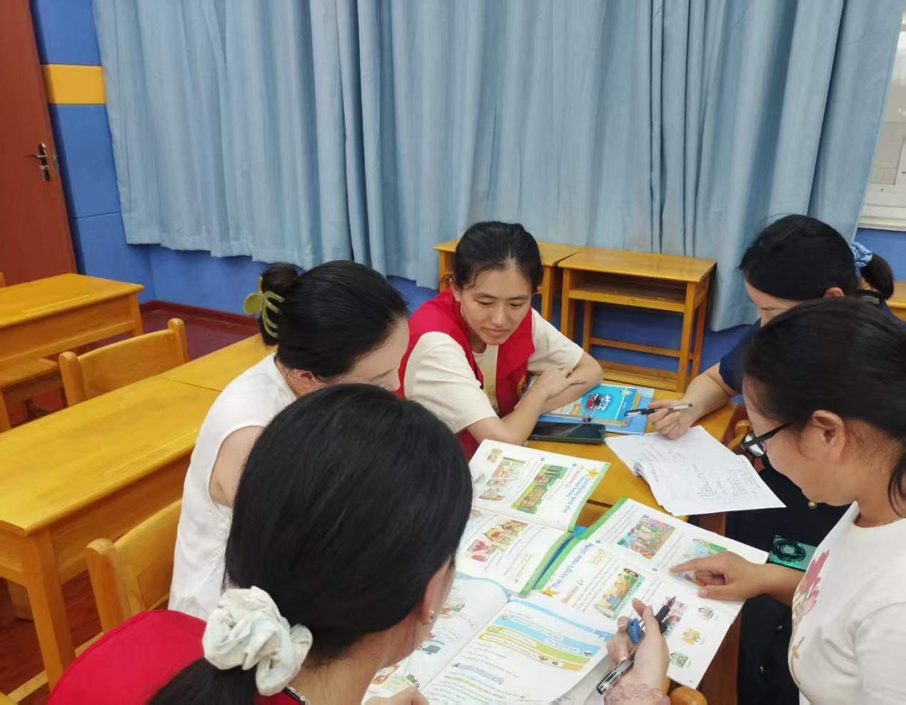 英语组第二次集体备课活动报道 _html_14caf3e1.jpg