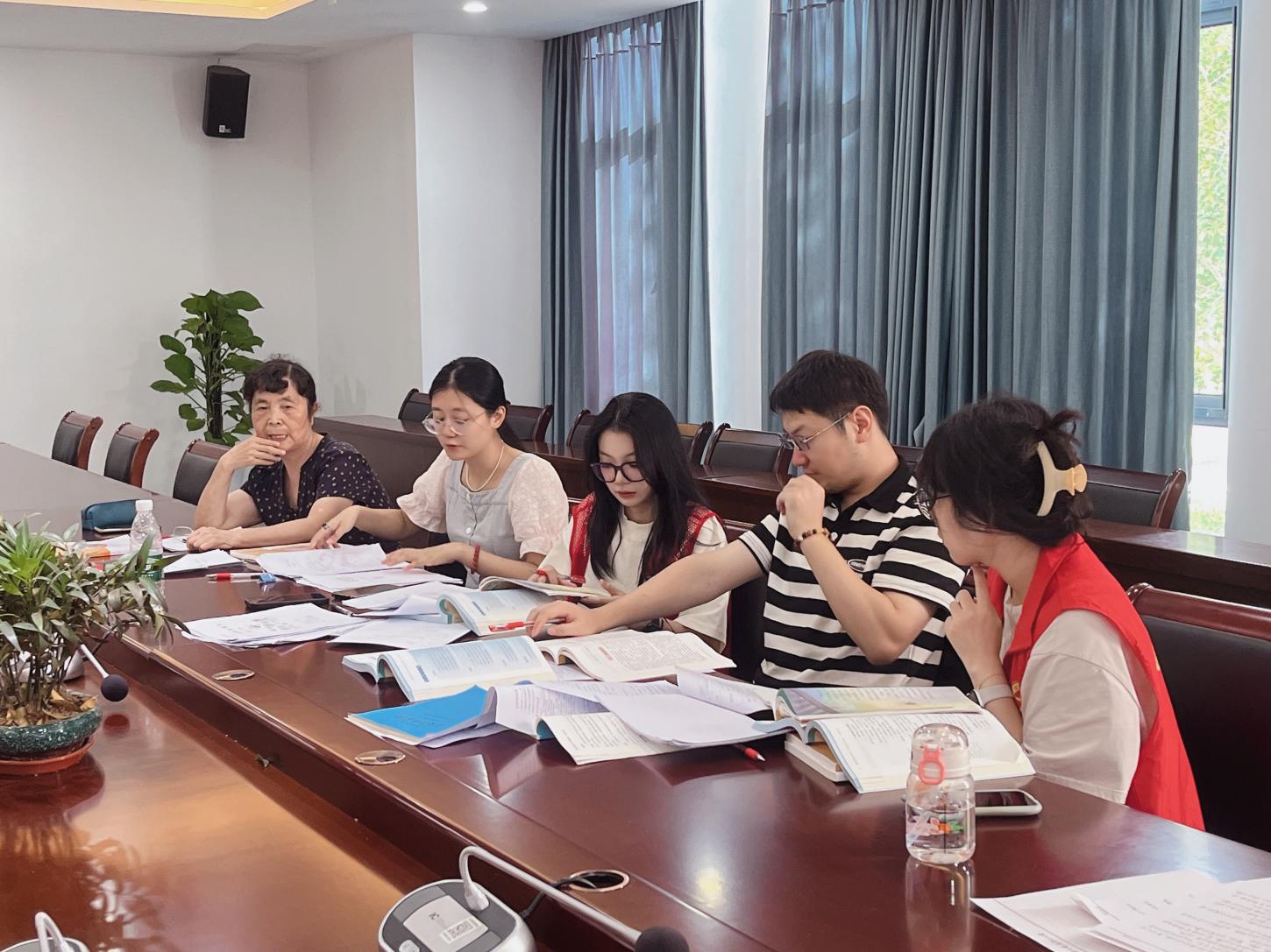 【正学丁三·教学】———“凝聚集体智慧，共备高效课堂“南京市丁家庄第三小学第三周中段语文集体备课活动侧记_html_m1c2c9759.jpg