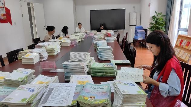 【正学丁三·教学】“以检查促规范，以规范促提升”——南京市丁家庄第三小学教学六认真之作业抽查侧记_html_4f17629a.jpg