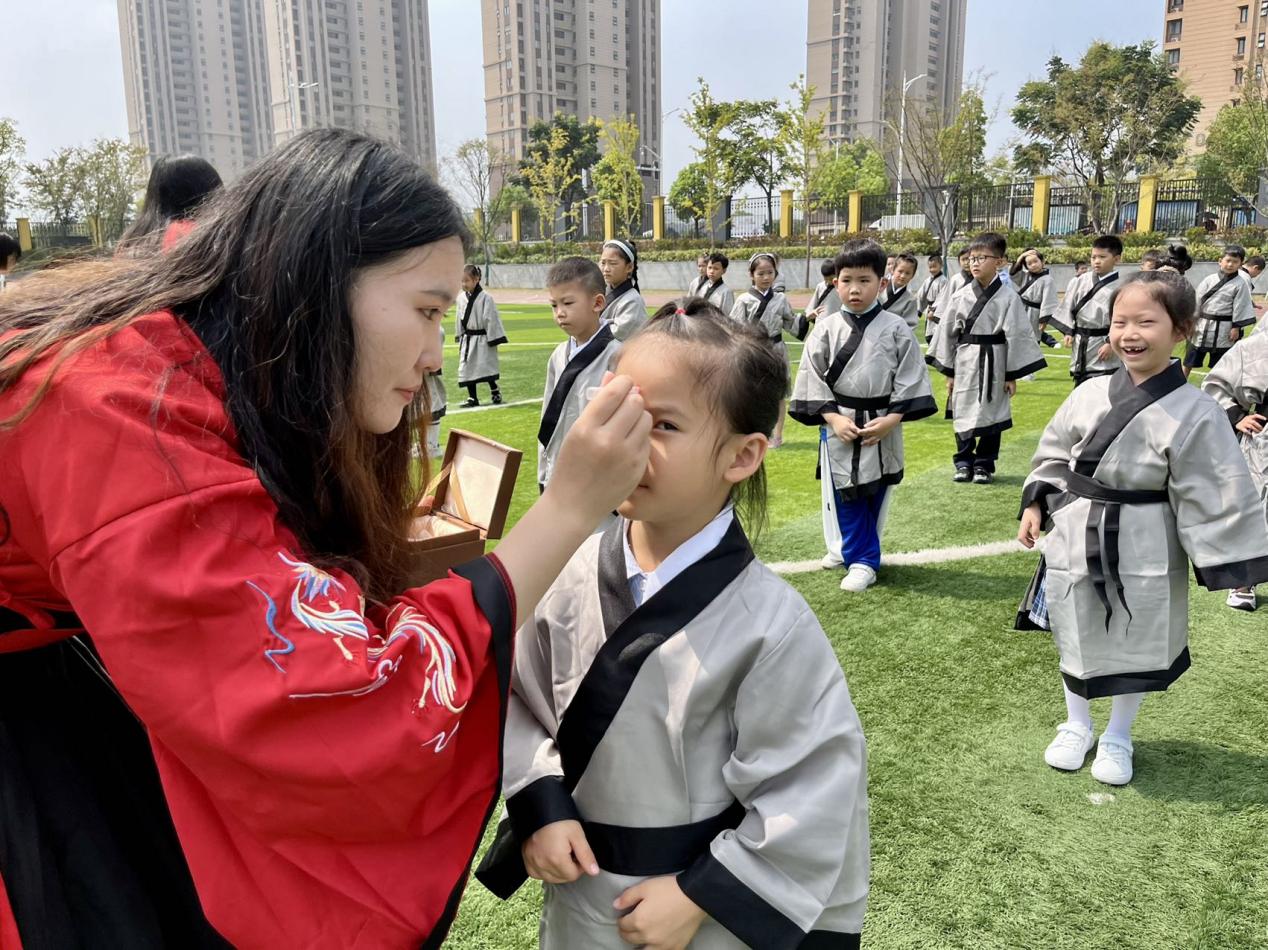 喜迎二十大【正学丁三】，踔厉奋发向未来       2022-2023学年春季开学典礼暨一年级入学礼活动侧记_html_64cd56c2.jpg