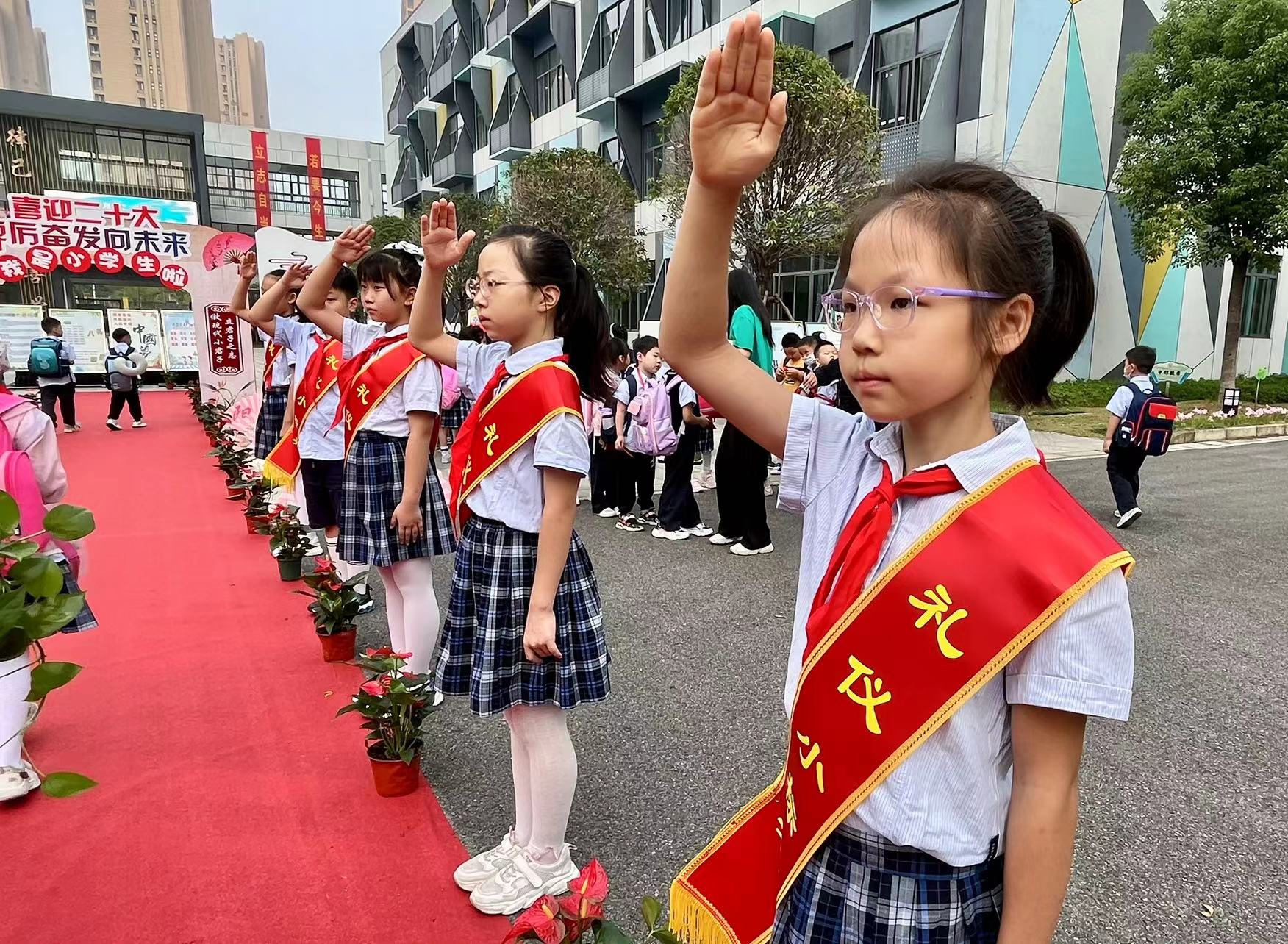 喜迎二十大【正学丁三】，踔厉奋发向未来       2022-2023学年春季开学典礼暨一年级入学礼活动侧记_html_m567b9068.jpg