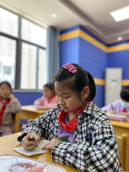 【正学丁三】翰墨盈香，炫彩童心——丁家庄第三小学“艺之独秀”嘉年华活动“书苑”中期考核活动侧记_html_m47a67a71.jpg