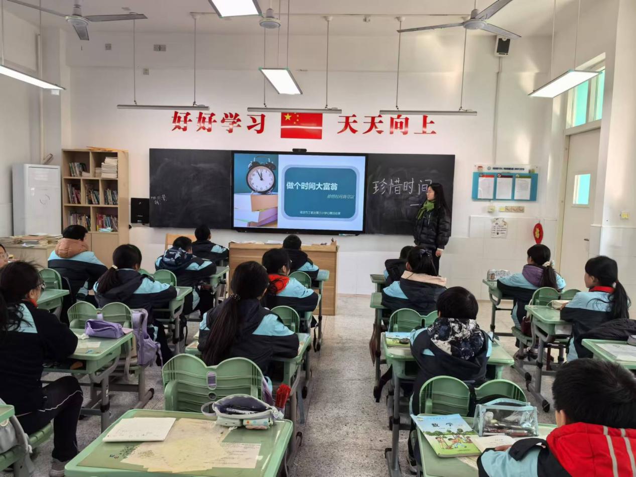 12.20心理活动课报道_html_54794bb8.jpg